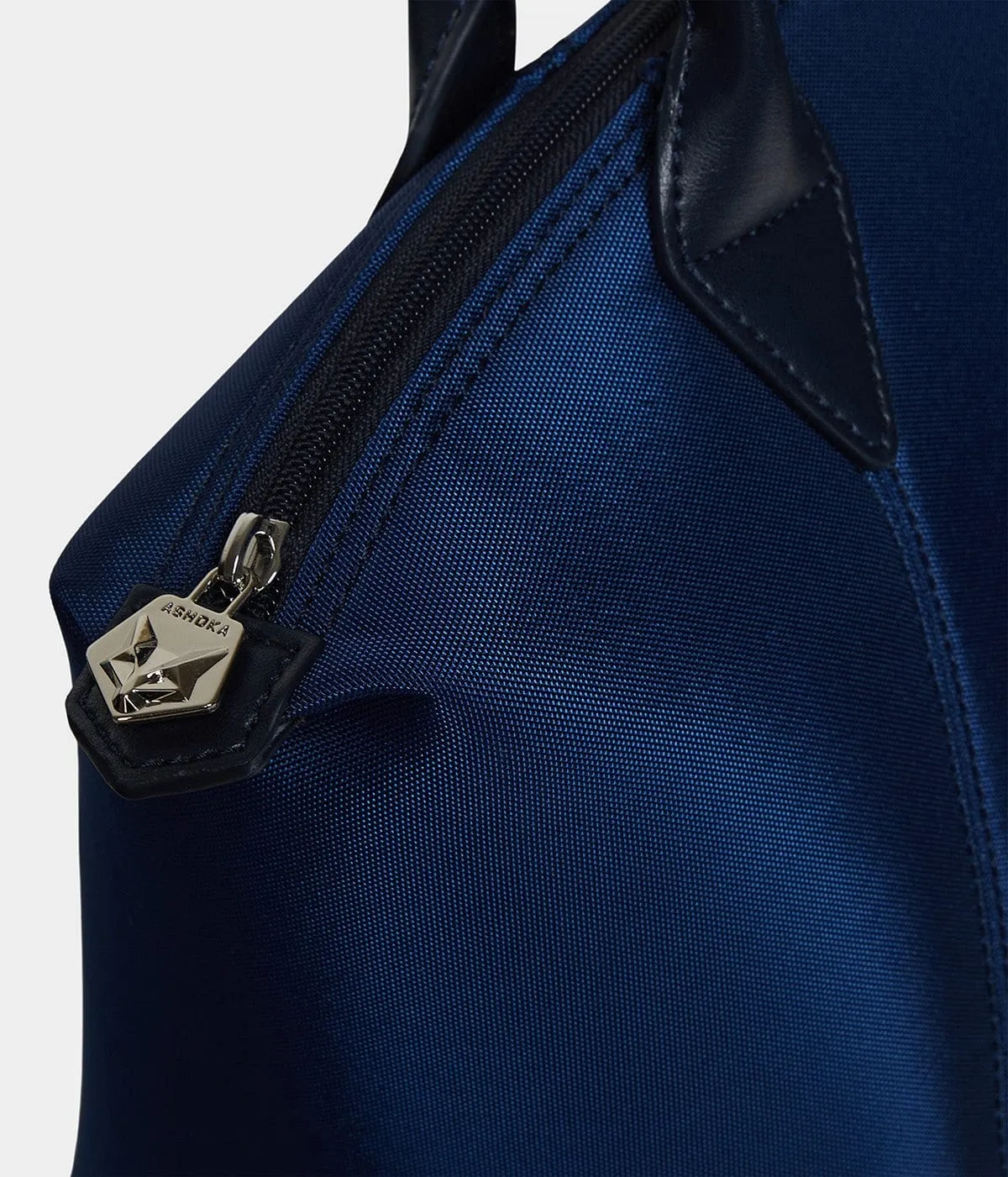Journey Apple Skin & Recycled Nylon Weekend Bag | Navy Blue
