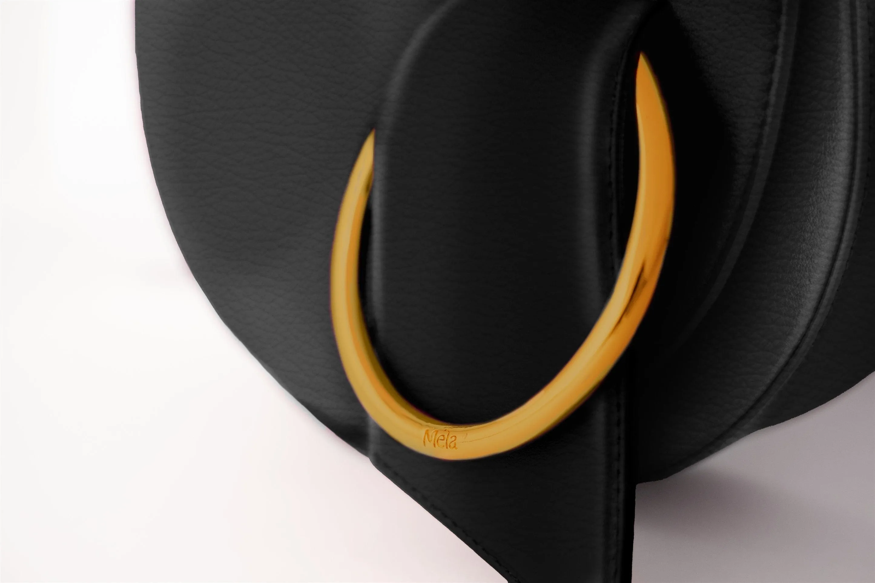 Luna Apple Leather Vegan Shoulder Bag | Black