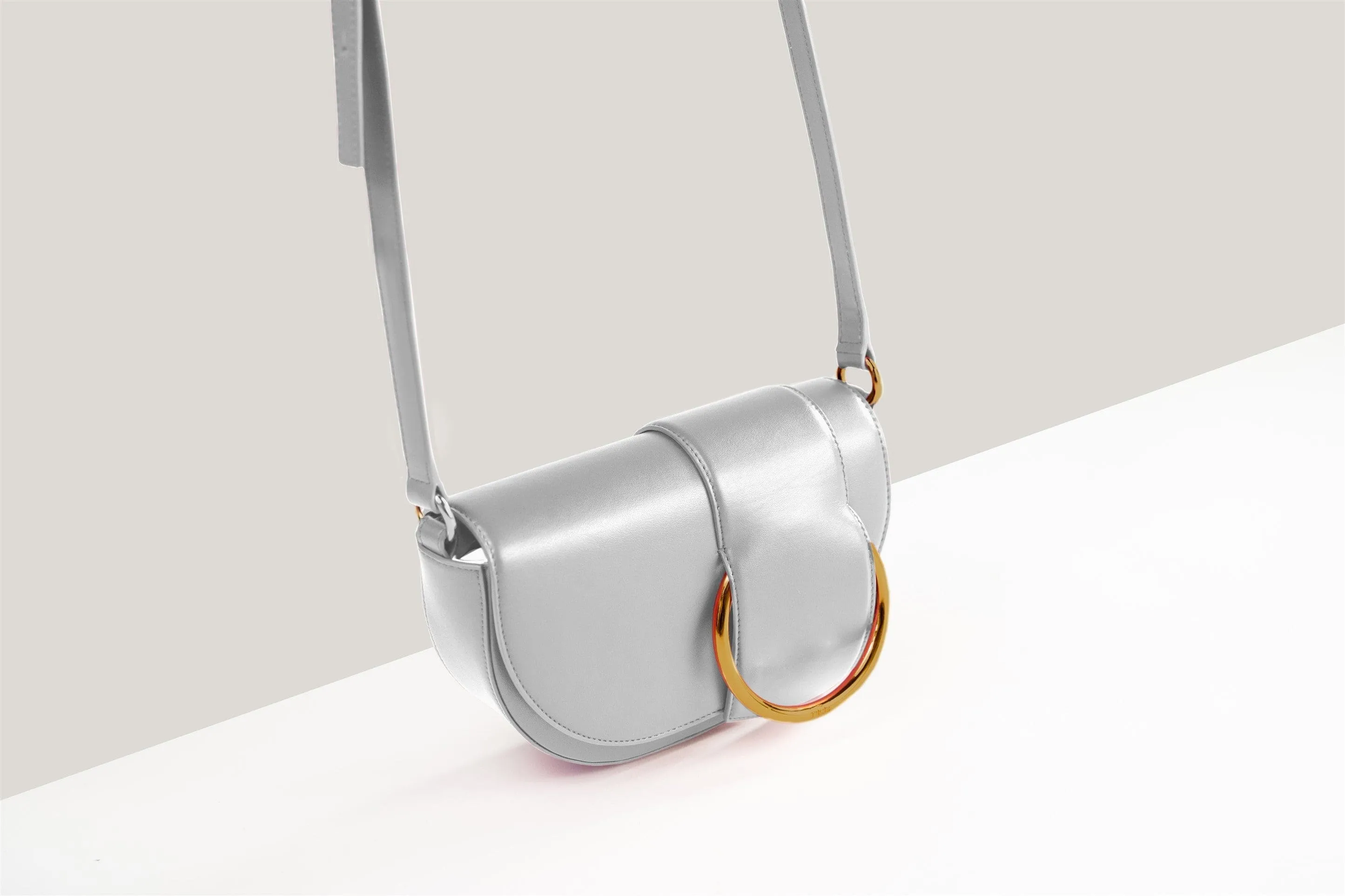 Luna Apple Leather Vegan Shoulder Bag | Silver