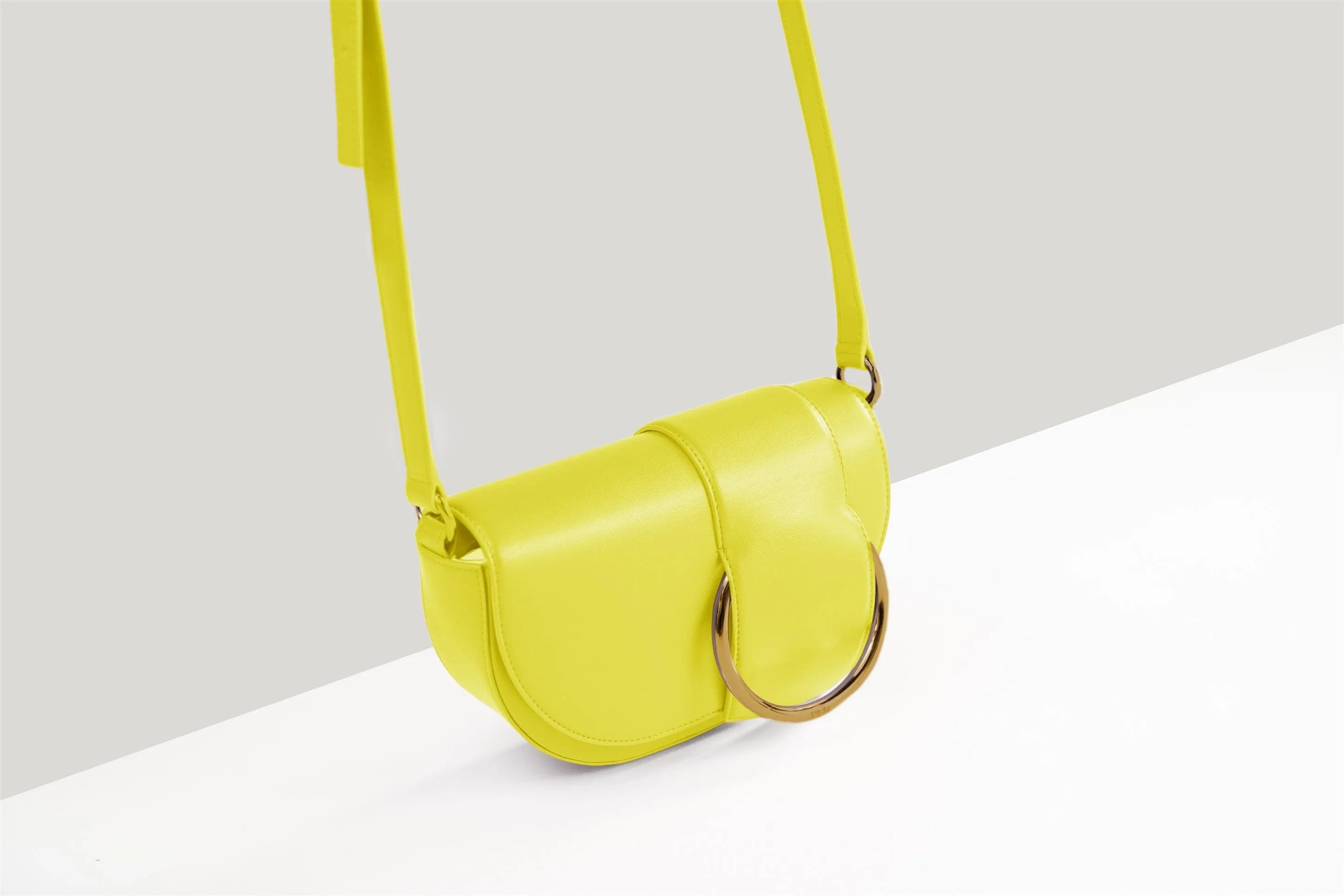 Luna Apple Leather Vegan Shoulder Bag | Zest