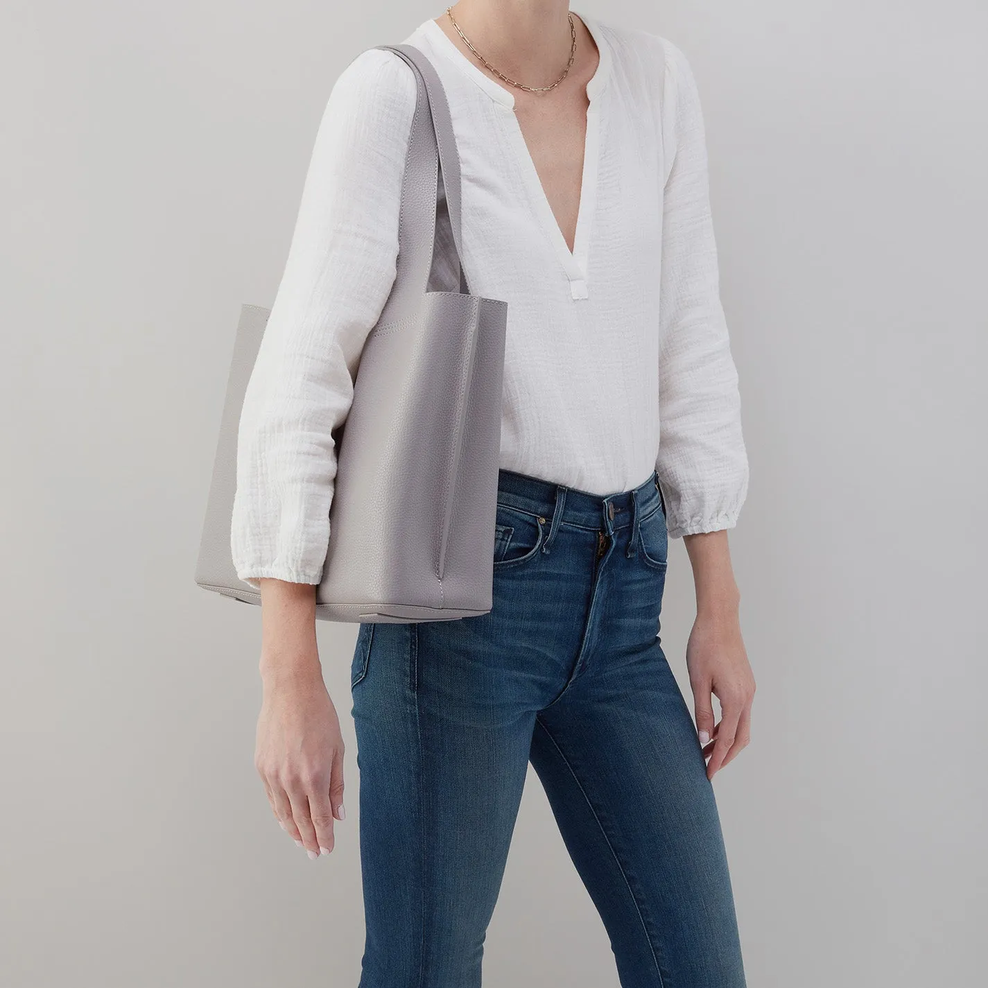 Vida Tote in Micro Pebbled Leather - Morning Dove Grey